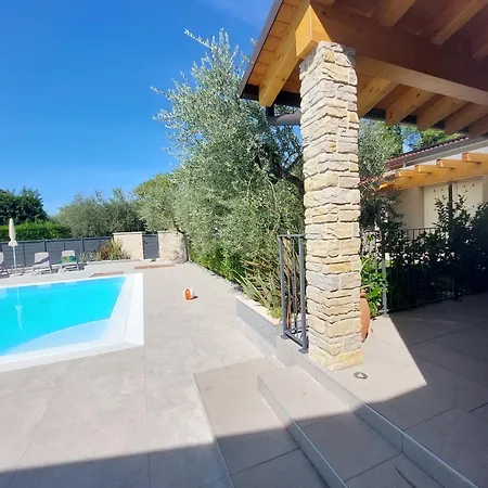 Апартаменты Casa Pergola 2 - Fronte Piscina, Parking *