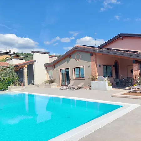 Casa Pergola 2 - Fronte Piscina, Parking Апартаменты Бардолино