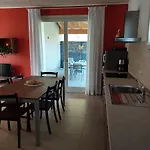 Casa Pergola 2 - Fronte Piscina, Parking *