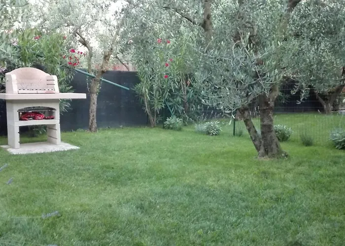 Casa Pergola 2 - Fronte Piscina, Parking Апартаменти Бардоліно