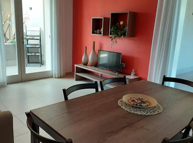 Casa Pergola 2 - Fronte Piscina, Parking * Бардоліно