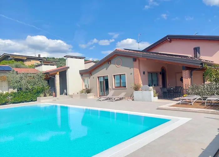 Casa Pergola 2 - Fronte Piscina, Parking Апартаменти Бардоліно